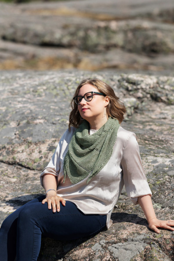 Desert Rain – One skein shawl knitting pattern with garter stitch and eyelets