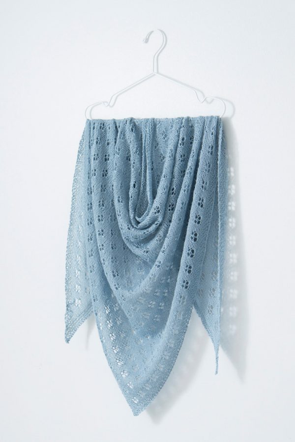 Quatrefoil shawl pattern from Woolenberry