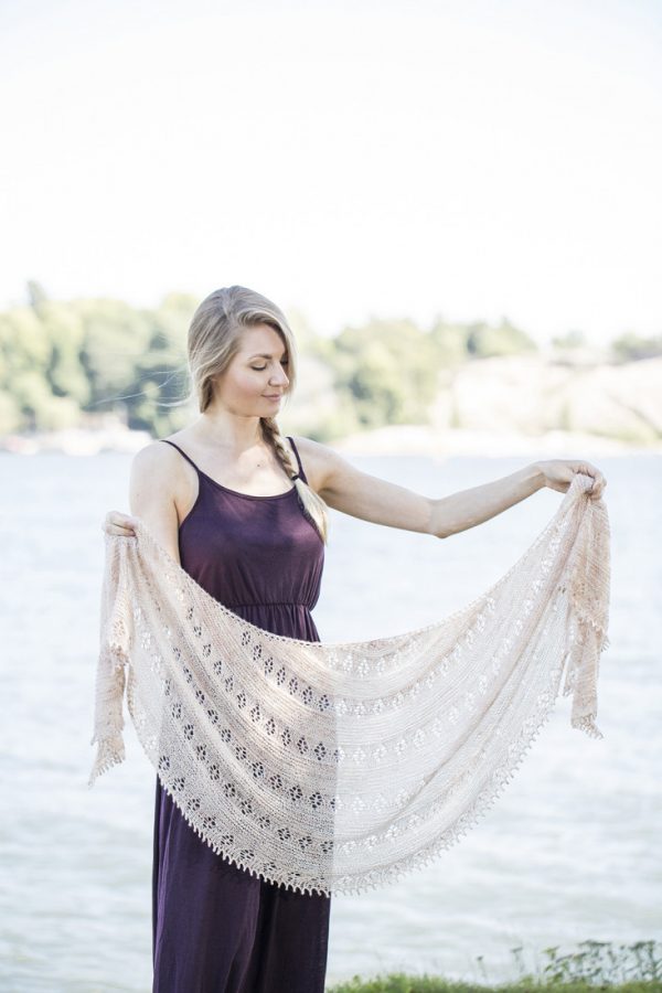 Floral shawl pattern from Woolenberry