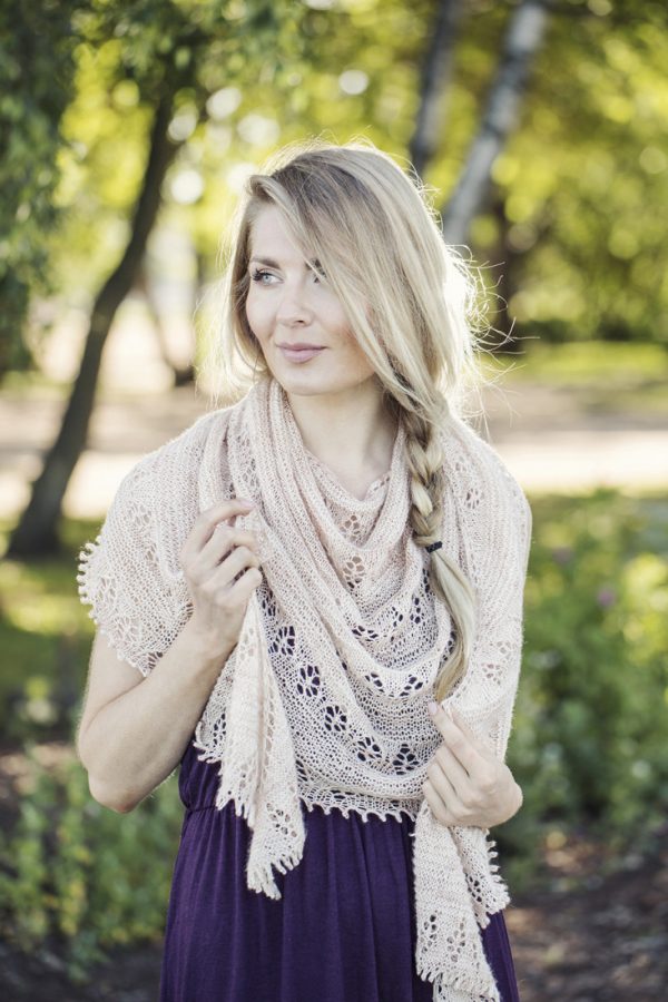 Floral shawl pattern from Woolenberry