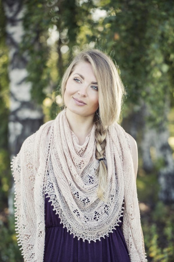 Floral shawl pattern from Woolenberry