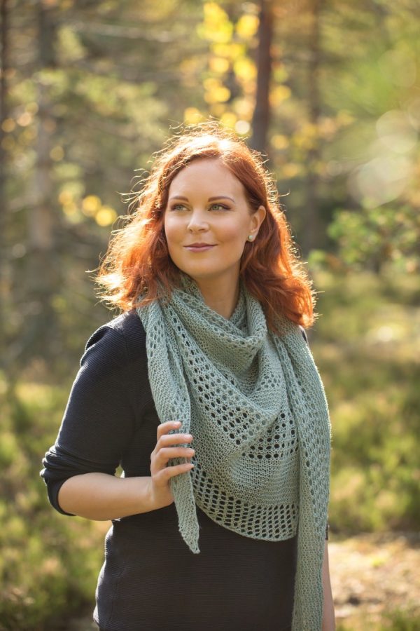 Birch Bark – Large triangle shawl knitting pattern with garter stitch and easy lace