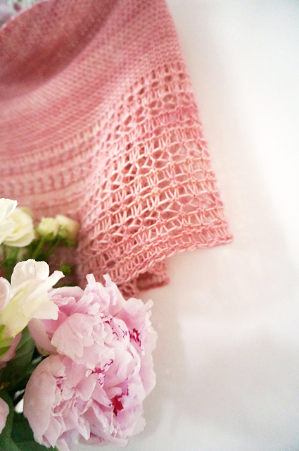 Rosewater shawl pattern from Woolenberry