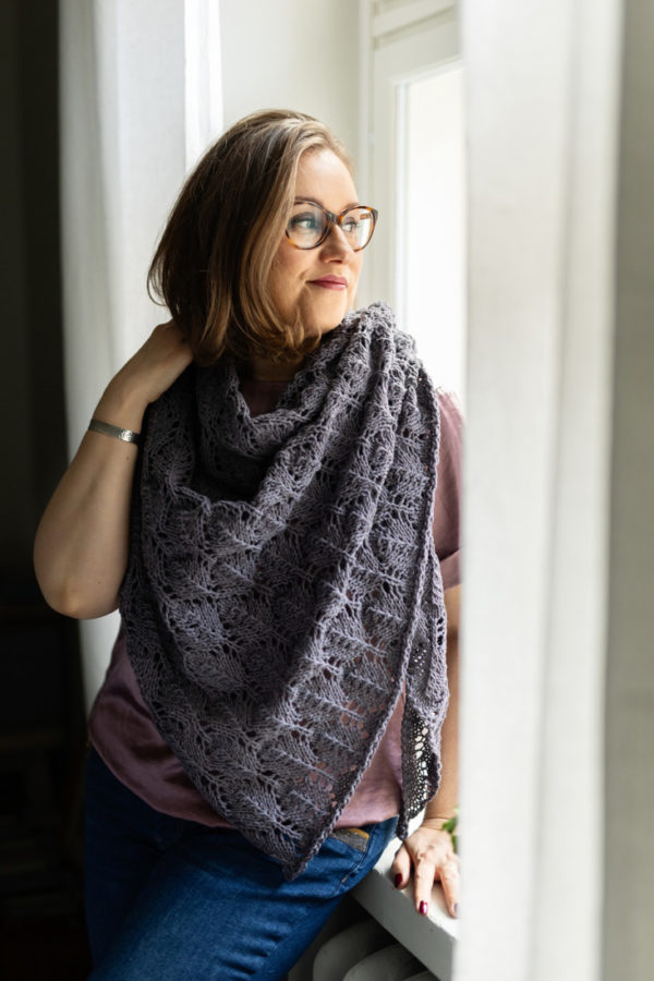Lumo – Big and cozy triangle shawl knitting pattern for worsted weight yarn.