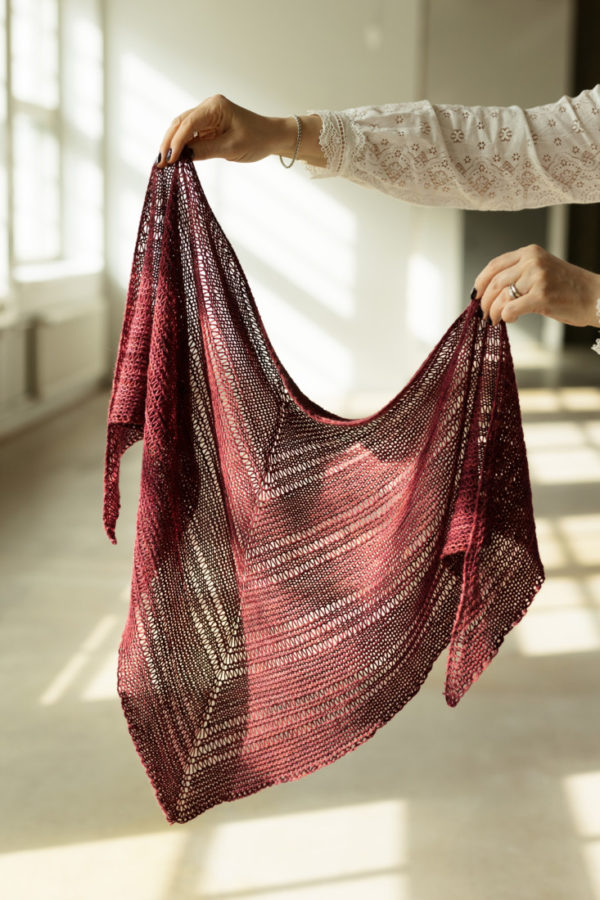 Citadel – Modern one skein shawl with garter stitch and dropped stitches.